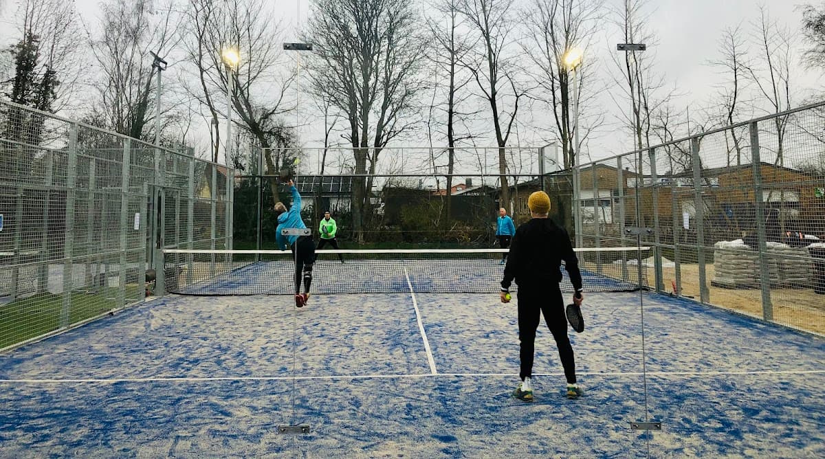Padelbaner - Næsby Padel - Odense i Odense